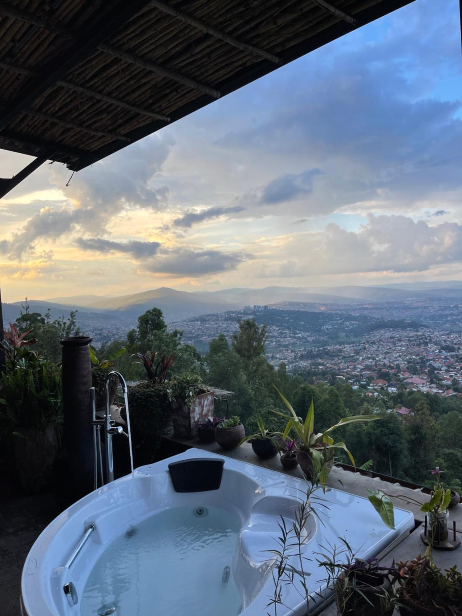 Eagle View Lodge - Kigali Bagian luar foto