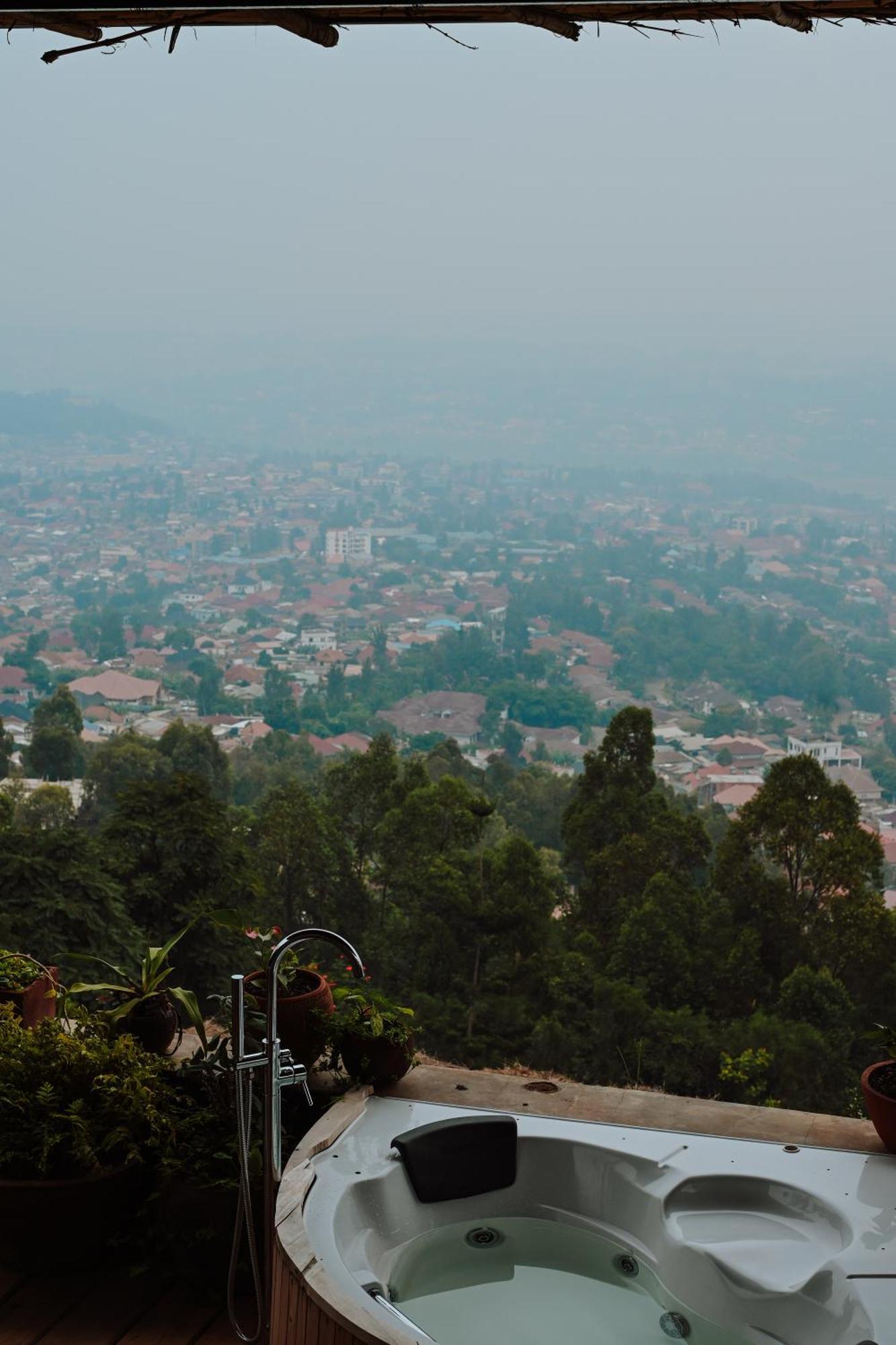 Eagle View Lodge - Kigali Bagian luar foto